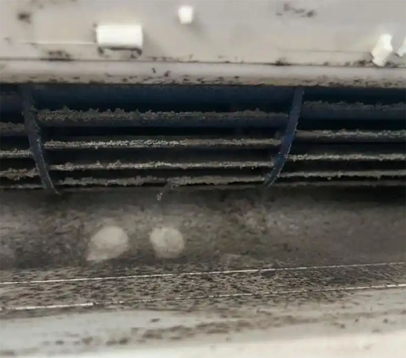 五指山空调吹的风有股烧焦味是怎么回事